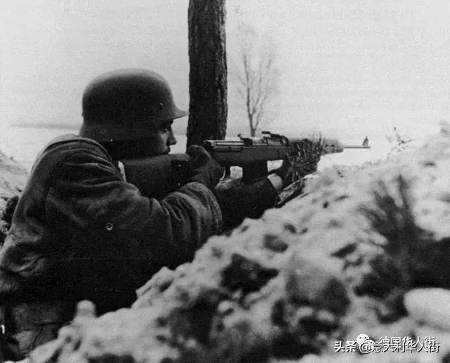 德国士兵在莫斯科冻死几十万，为何不抢苏联人的衣服穿？