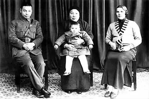 蒋介石曾培养三个孙子接班为何都没成功?