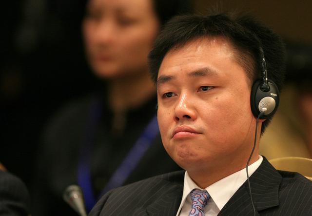 从捡破烂到中国首富，连王健林都对他俯首帖耳，却被判入狱14年
