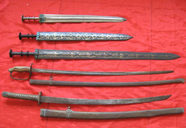 为何古代家中私藏刀剑不犯法，私藏铠甲就会被视为谋反大罪呢？