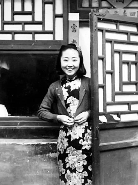 老照片:民国时身穿旗袍的北京美女