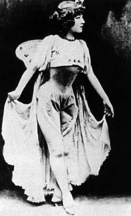 慈禧面前的最美女官，舞动巴黎的“蝴蝶皇后”一生坦荡不与人争