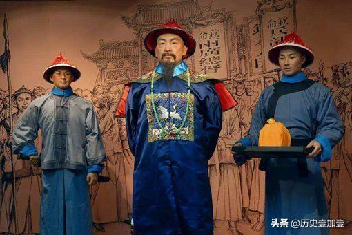 清朝官员的官服都一样，那怎么区分他们的官职呢？