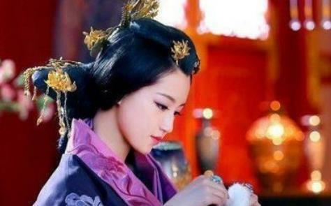 她十一岁被迫嫁自己舅舅成为汉皇后，一生未被破身，晚年凄惨离世